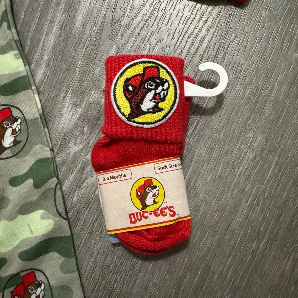 Buc-ee's Baby Sleeper, Bib, and socks Set